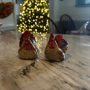 Vintage and Festive Red and Brown Rooster salt and pepper shakers ❤️FINAL❤️